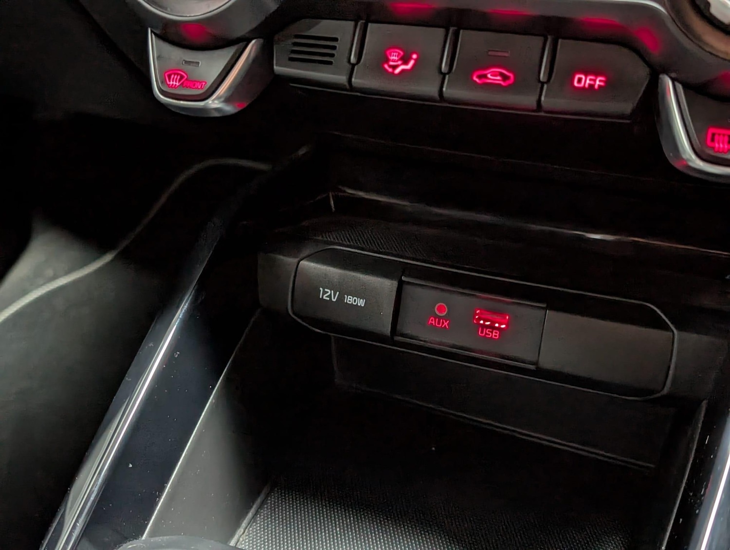 Used Kia Stonic 2018 for sale - 76657825: Photo 21