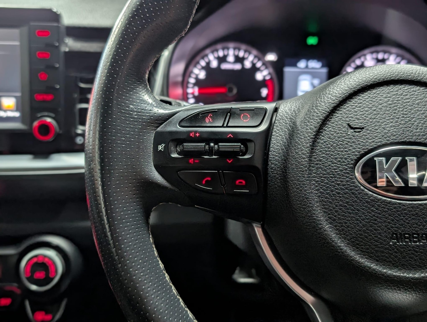 Used Kia Stonic 2018 for sale - 76657825: Photo 26