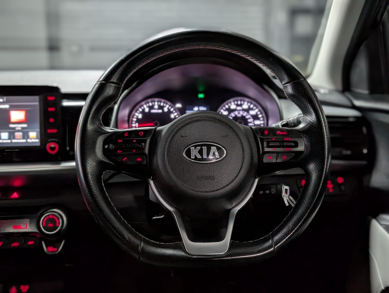 Used Kia Stonic 2018 for sale - 76657825: Photo 28