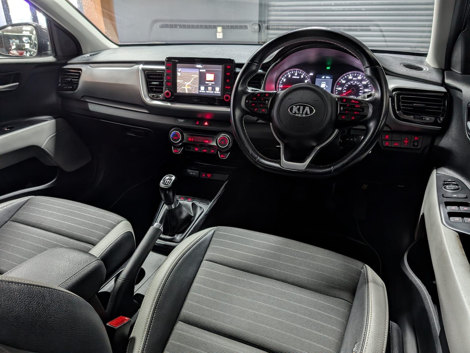 Used Kia Stonic 2018 for sale - 76657825: Photo 36