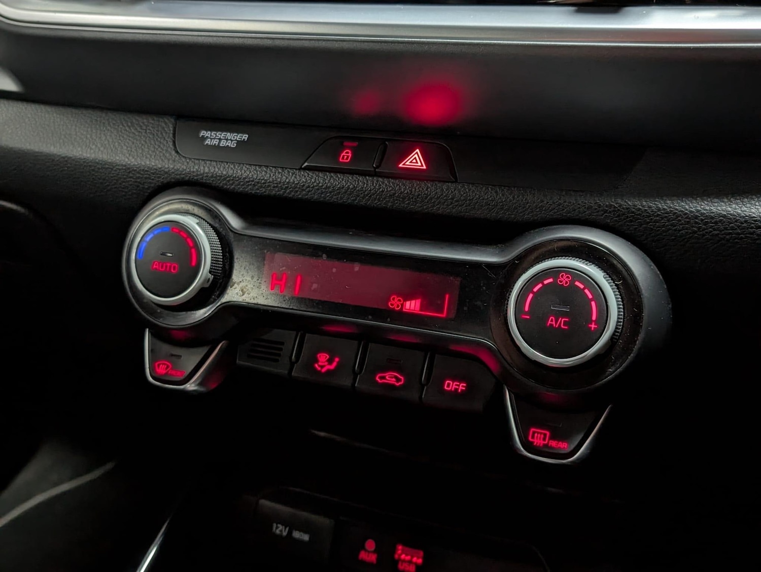 Used Kia Stonic 2018 for sale - 76657825: Photo 9