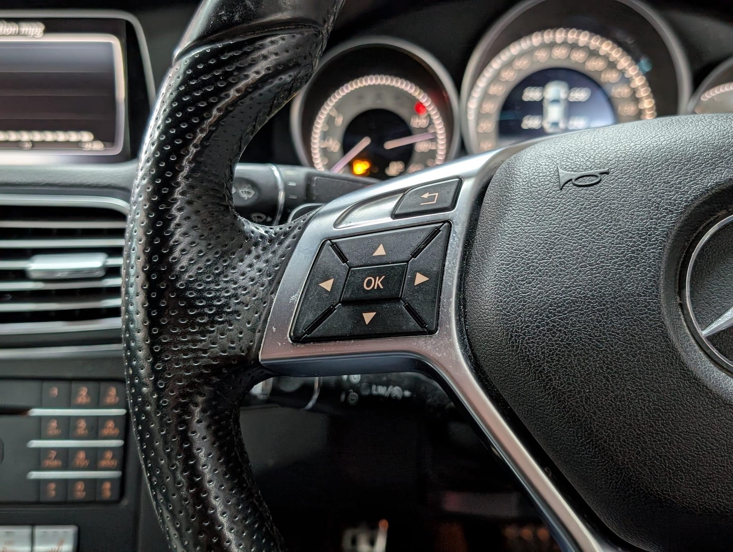 Used Mercedes-Benz E Class 2015 for sale - 76136945: Photo 16