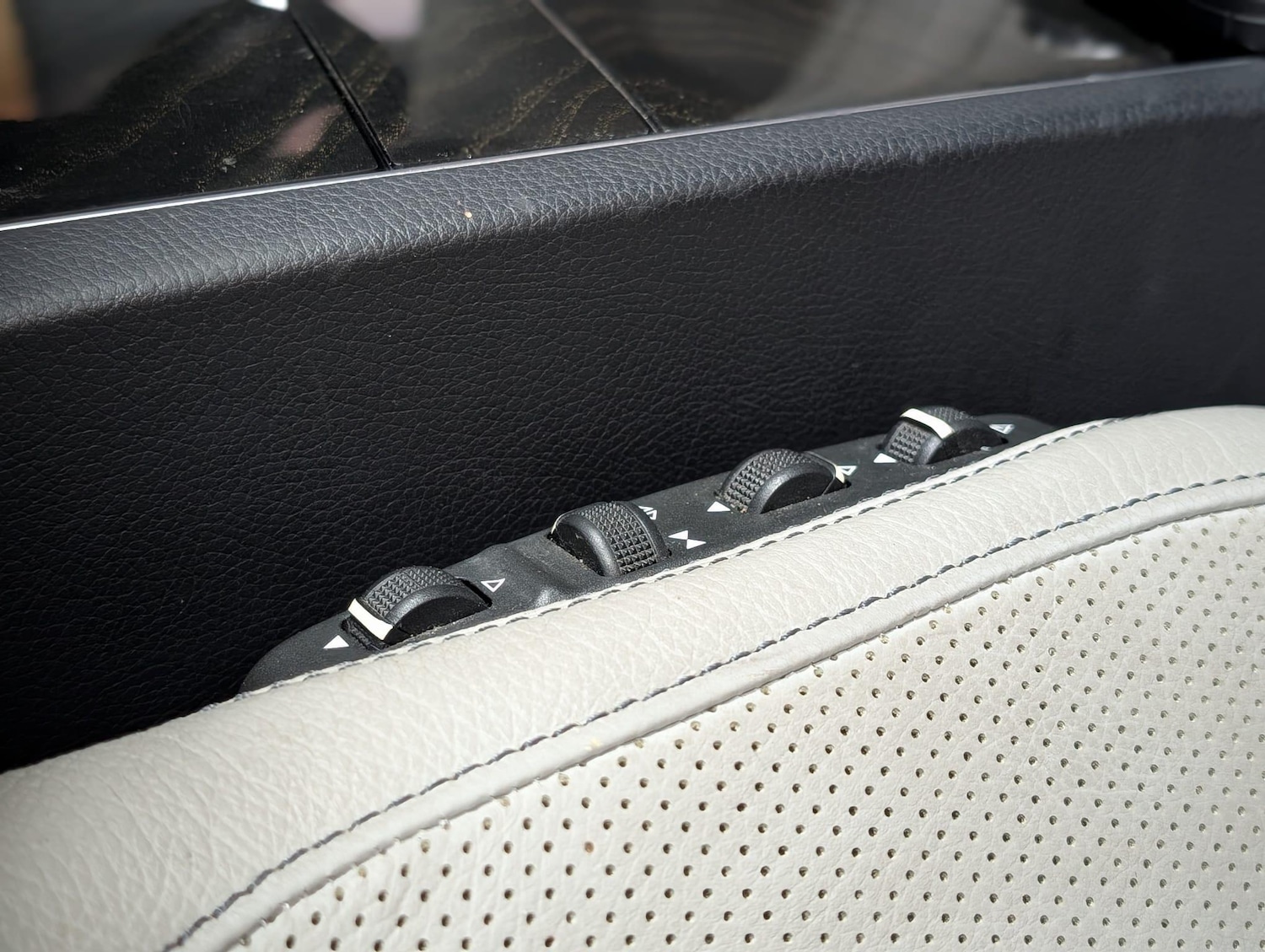 Used Mercedes-Benz E Class 2015 for sale - 76136945: Photo 32