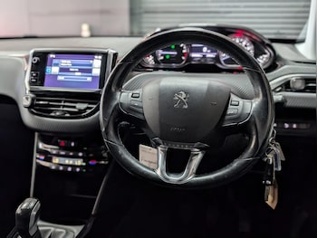 Used Peugeot 2008 2016 for sale - 75964468: Photo