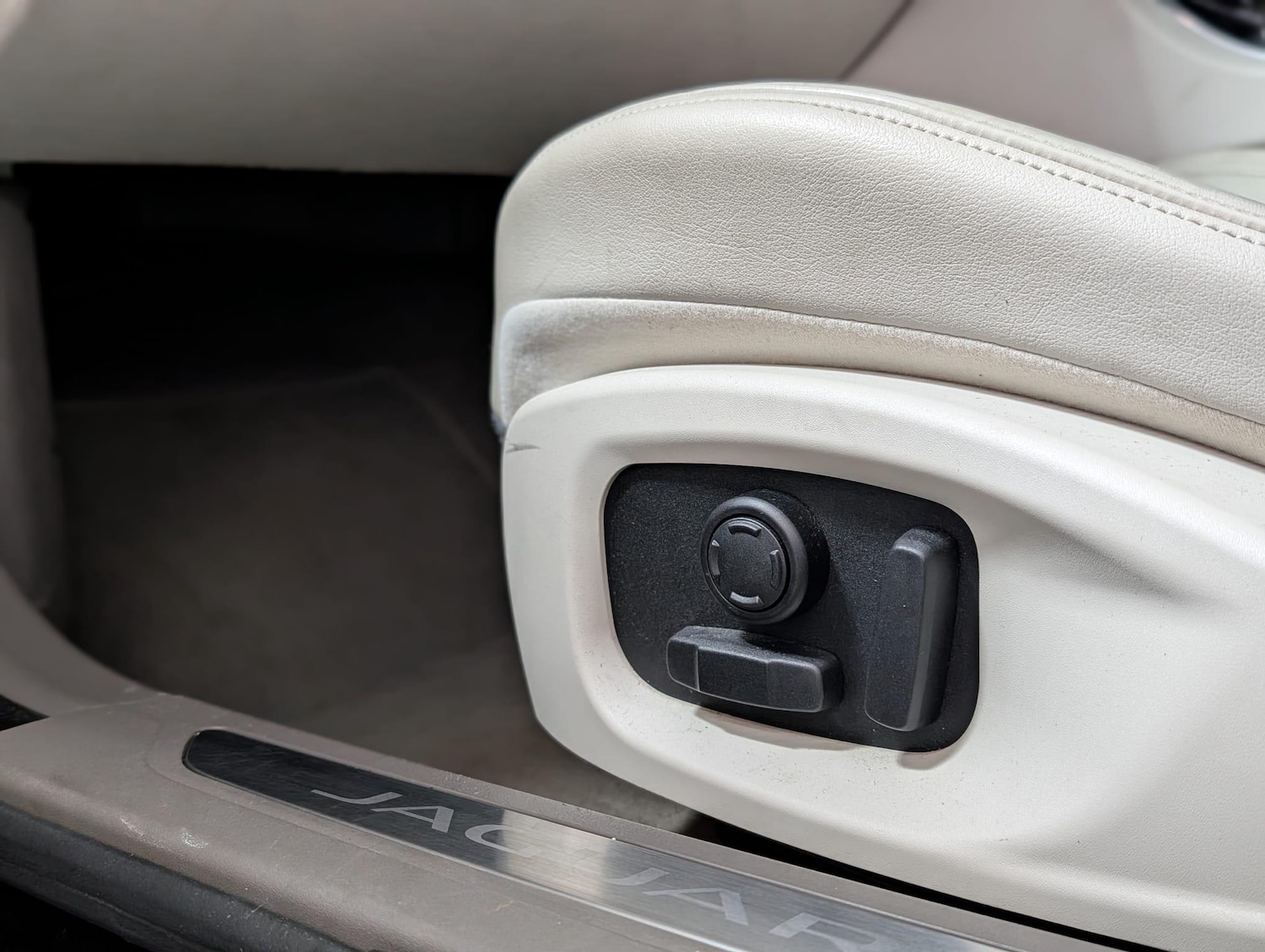 Used Jaguar XF 2015 for sale - 77633547: Photo 31