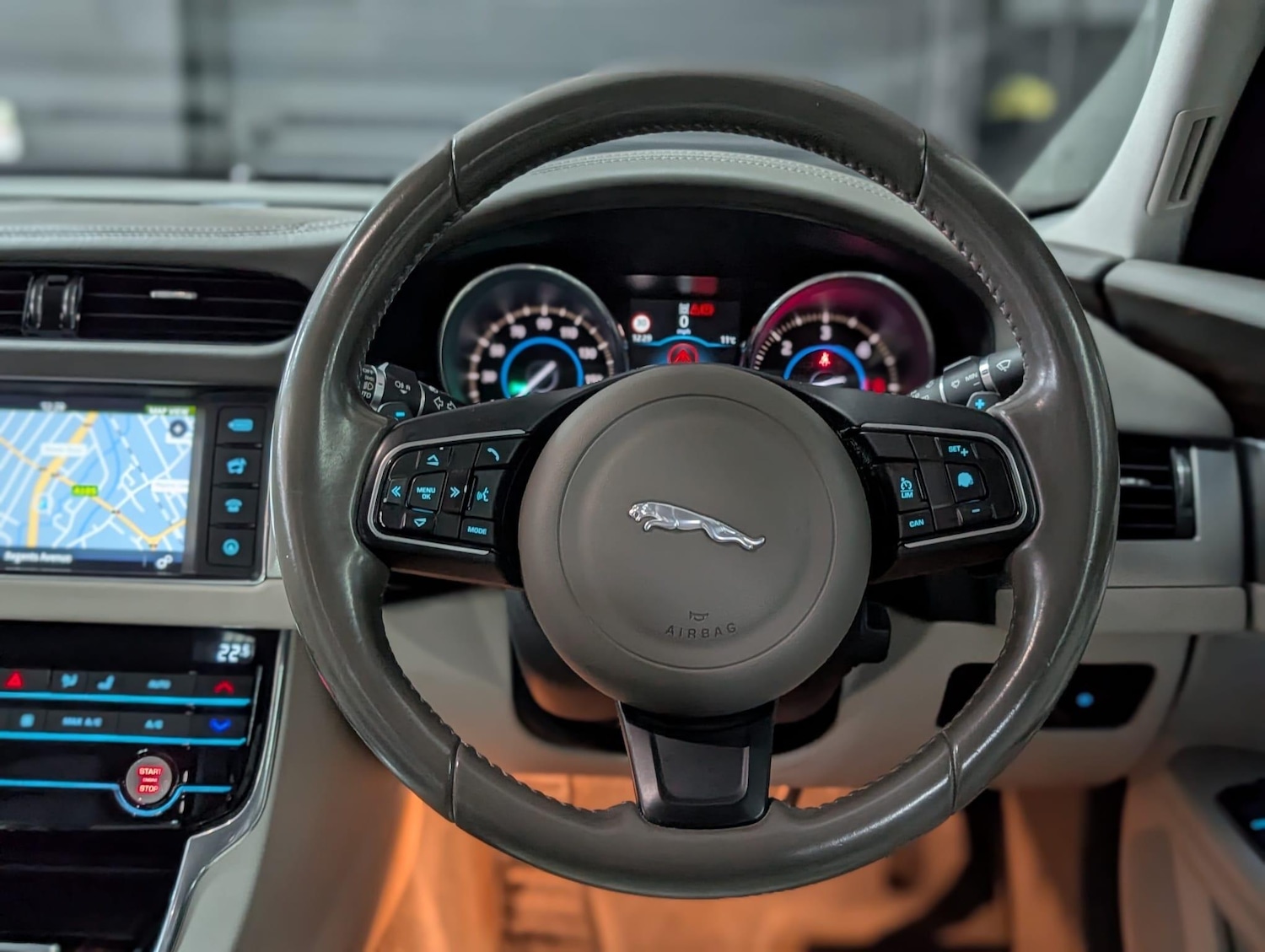 Used Jaguar XF 2015 for sale - 77633547: Photo 40