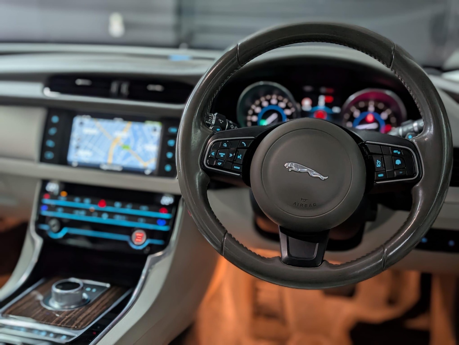 Used Jaguar XF 2015 for sale - 77633547: Photo 41