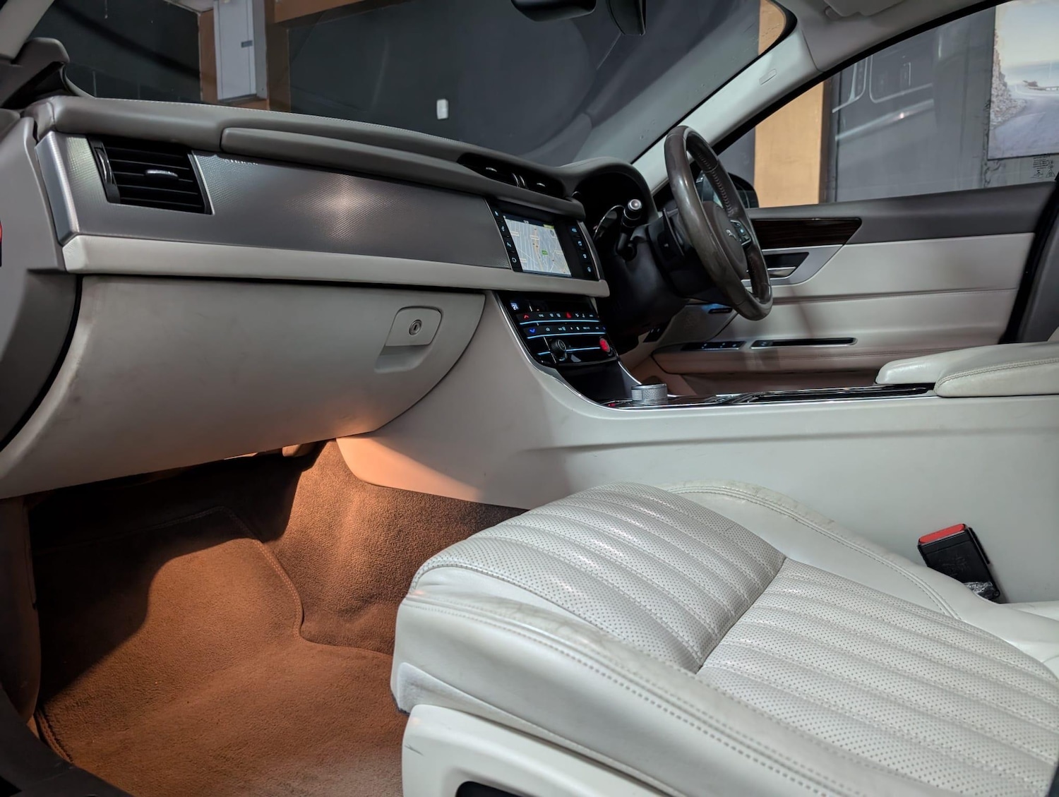 Used Jaguar XF 2015 for sale - 77633547: Photo 43