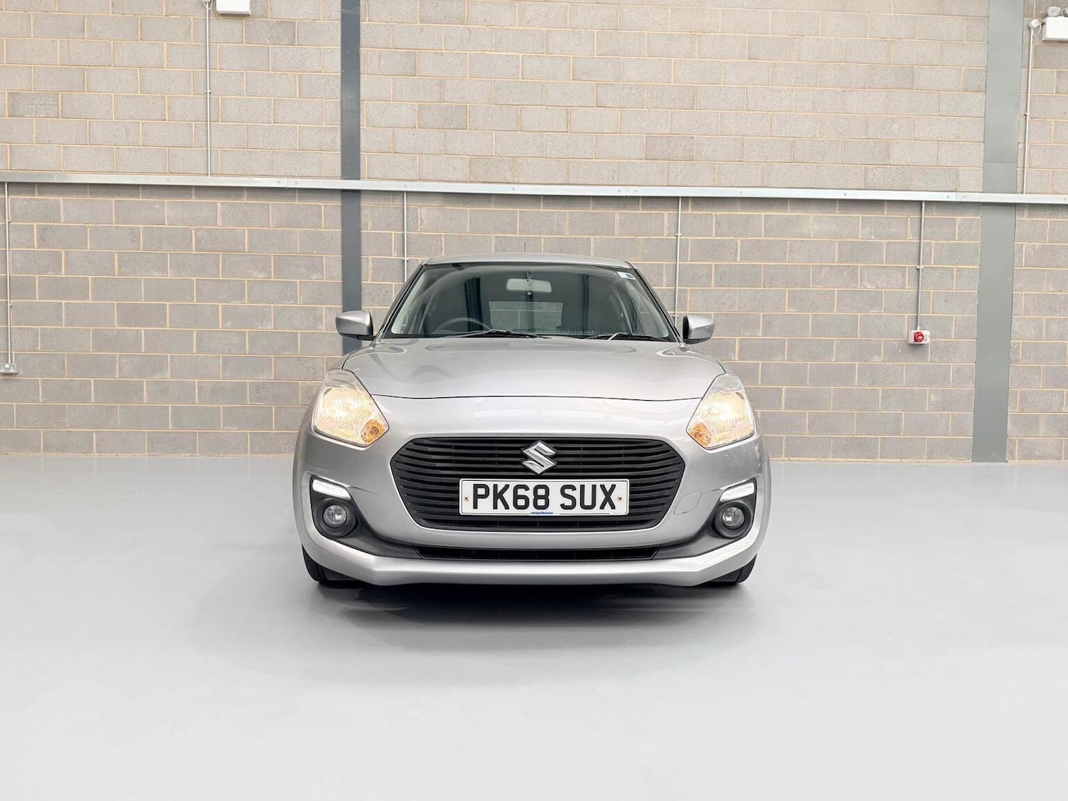 Used Suzuki Swift 2018 for sale - 77694256: Photo 2