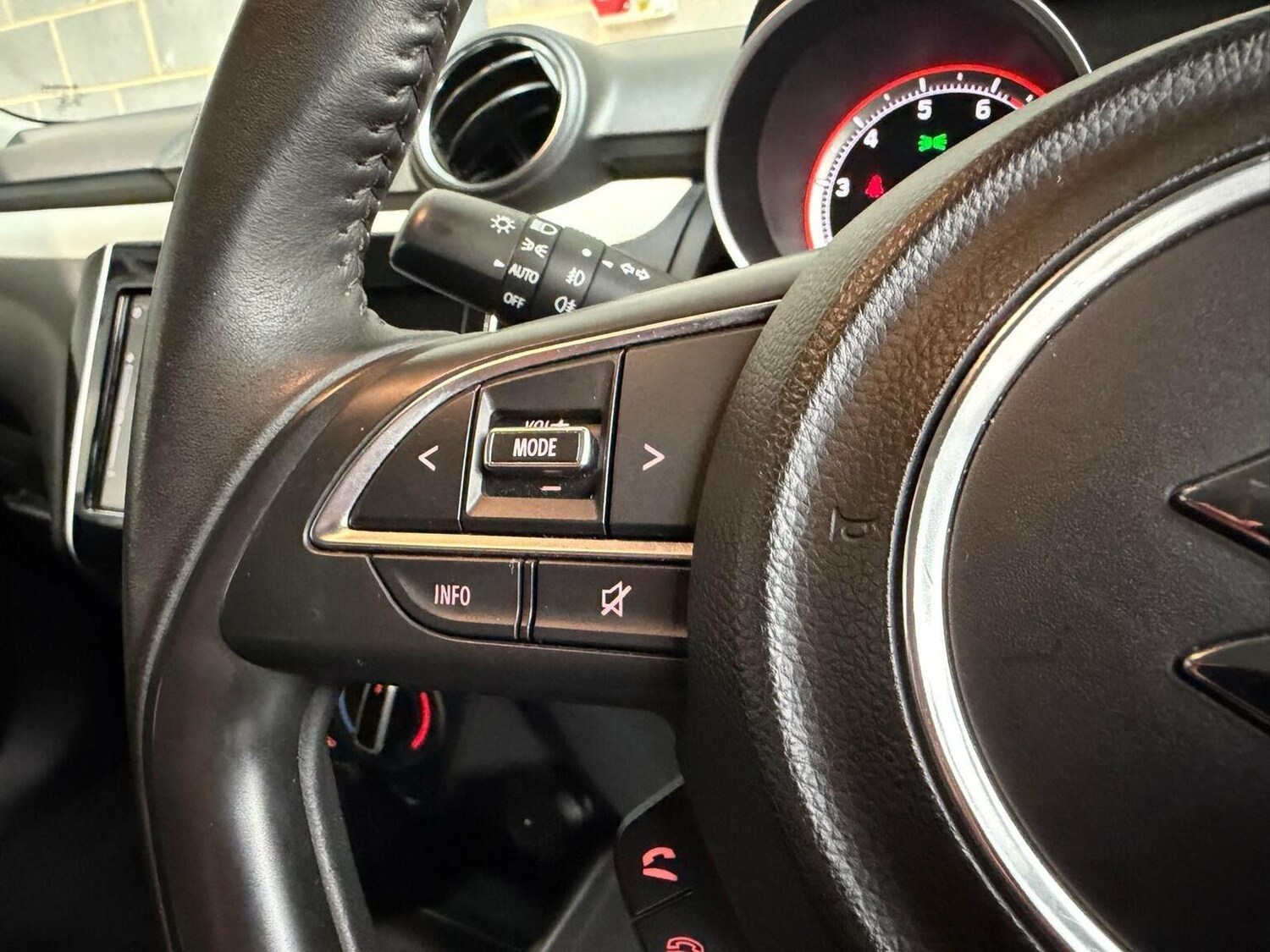 Used Suzuki Swift 2018 for sale - 77694256: Photo 24