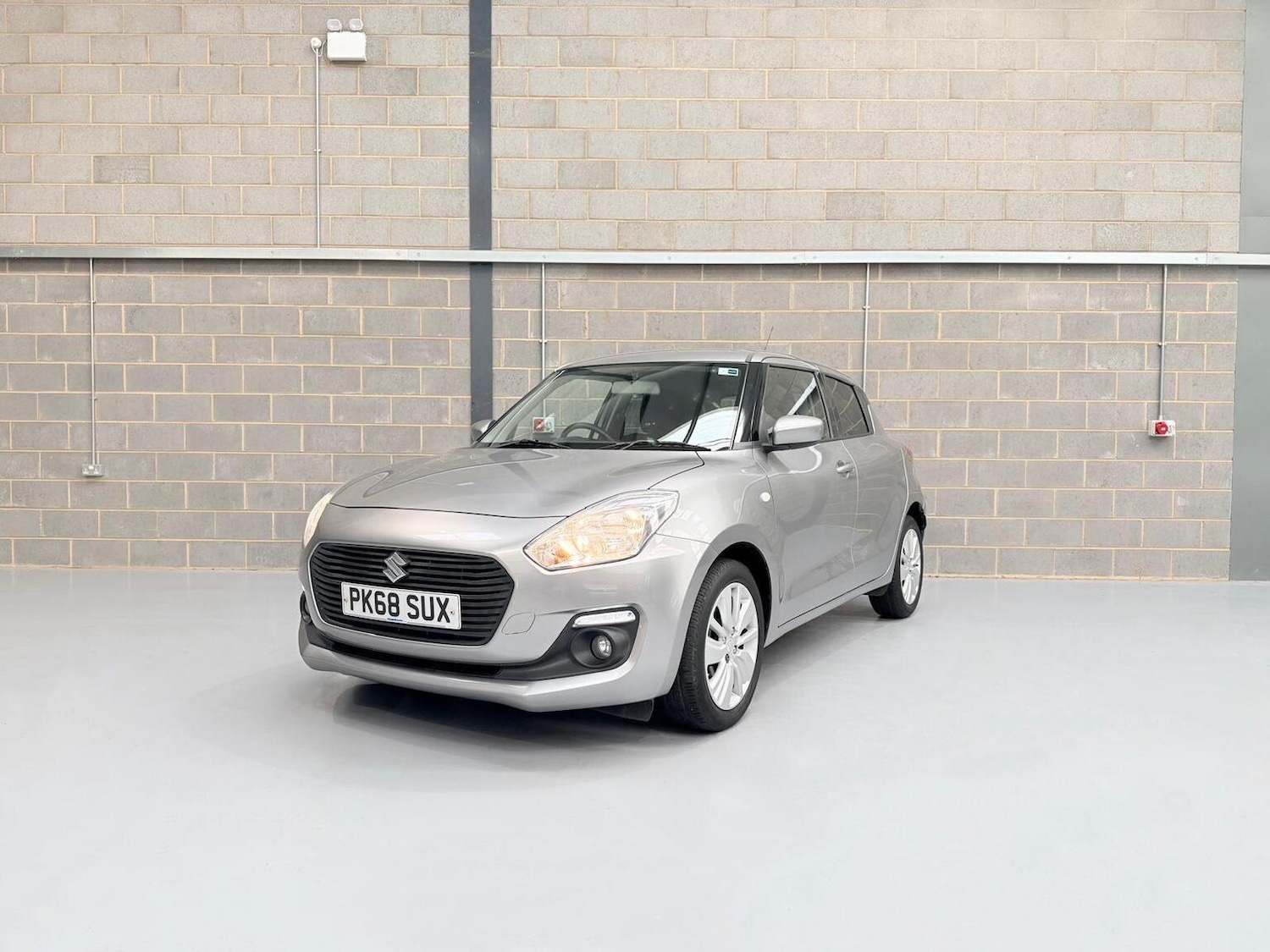 Used Suzuki Swift 2018 for sale - 77694256: Photo 3