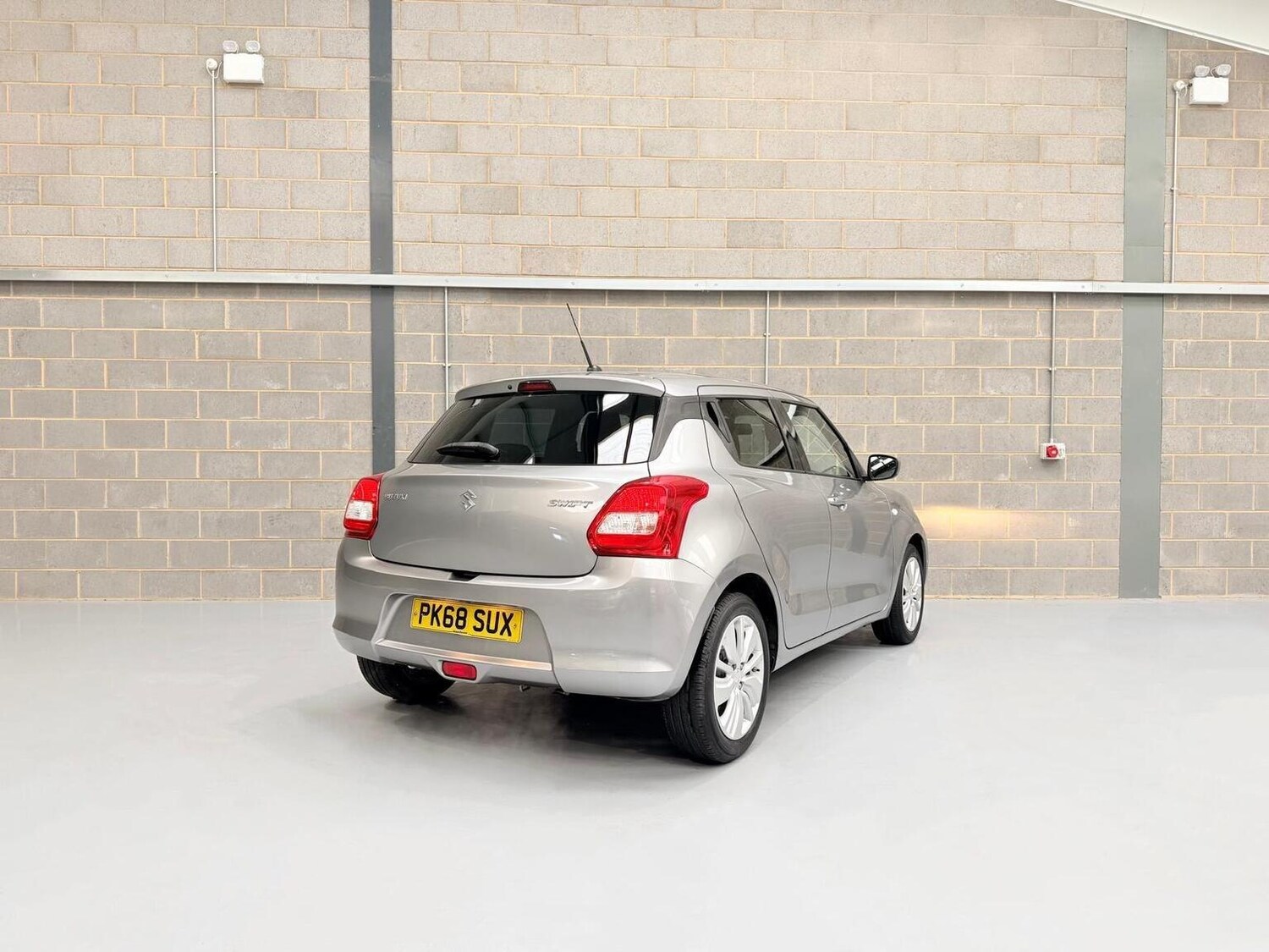 Used Suzuki Swift 2018 for sale - 77694256: Photo 9