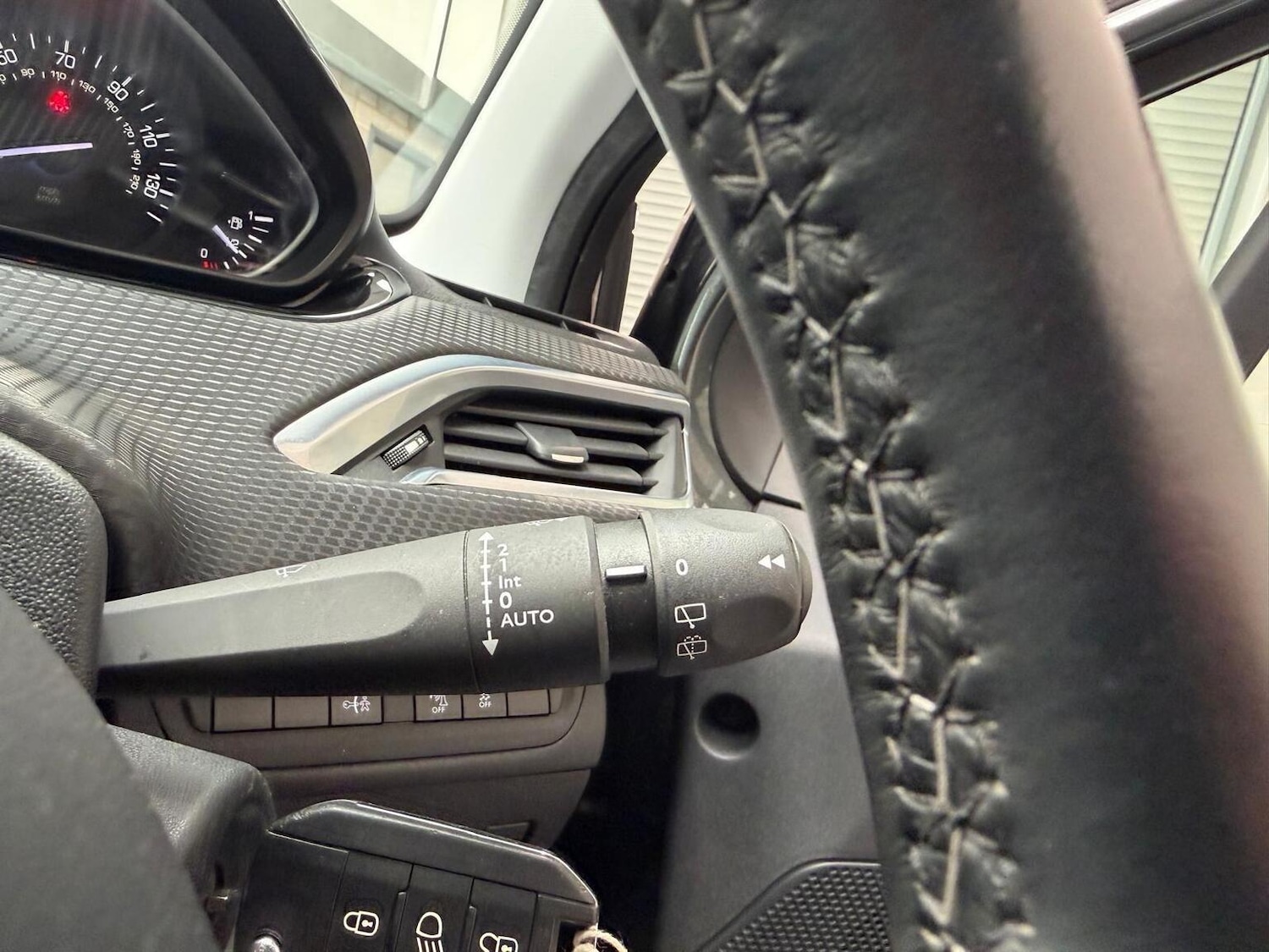 Used Peugeot 208 2017 for sale - 78045619: Photo 24