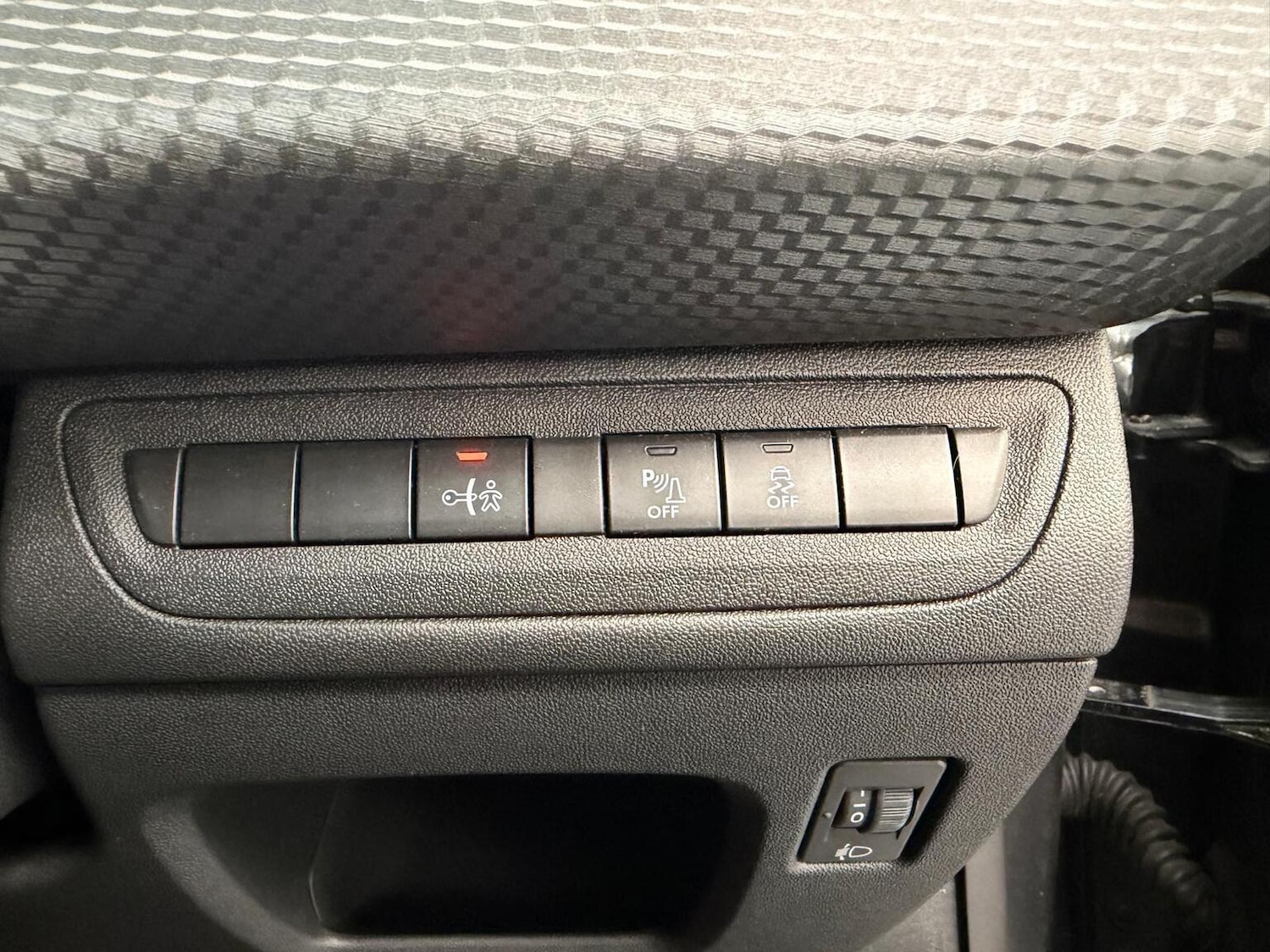 Used Peugeot 208 2017 for sale - 78045619: Photo 30