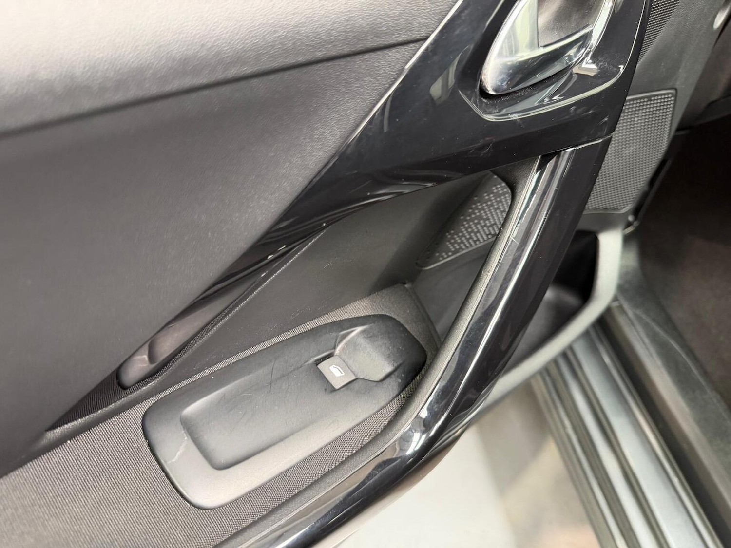 Used Peugeot 208 2017 for sale - 78045619: Photo 31