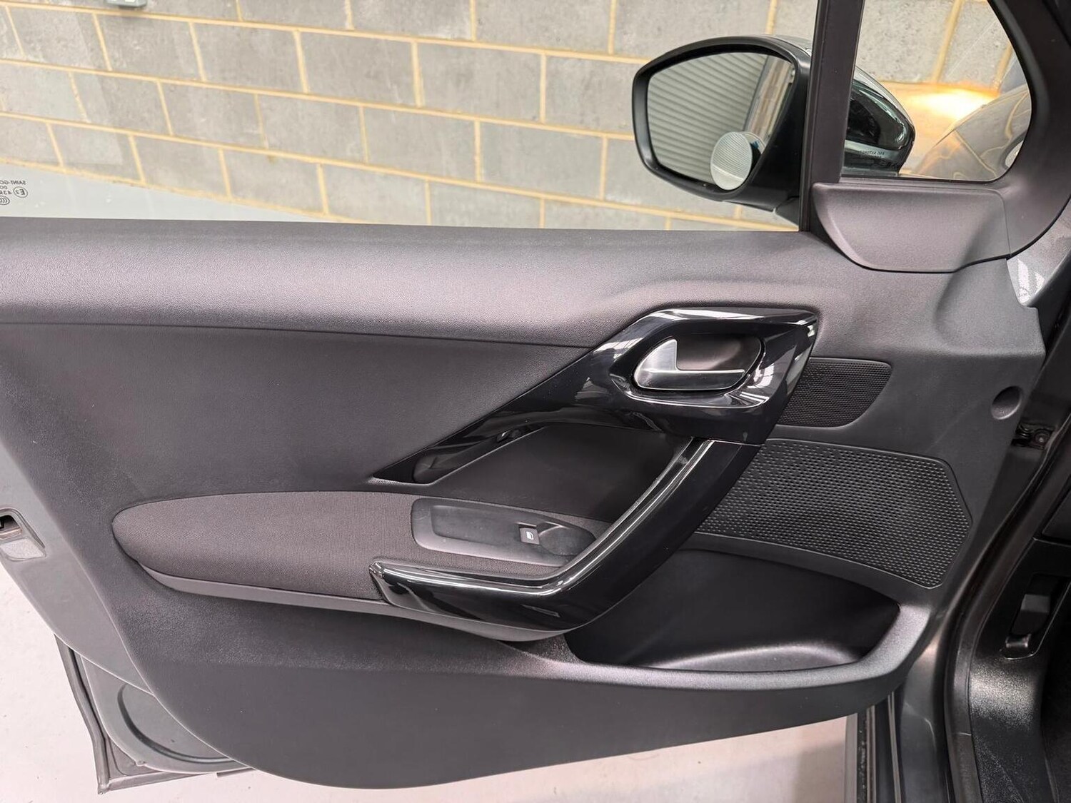 Used Peugeot 208 2017 for sale - 78045619: Photo 32