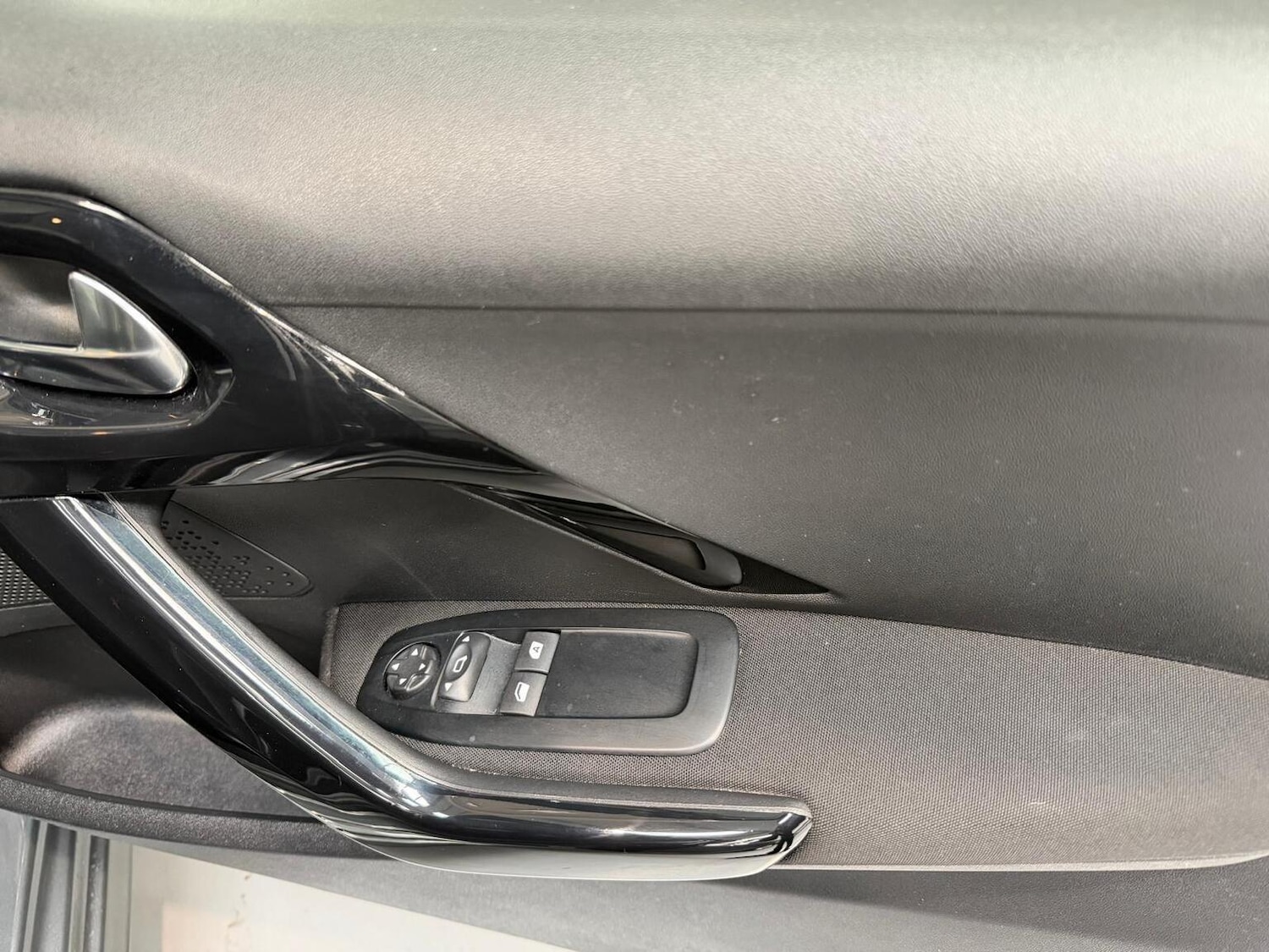 Used Peugeot 208 2017 for sale - 78045619: Photo 36