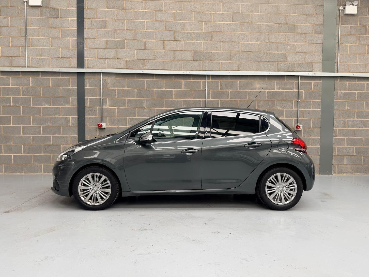 Used Peugeot 208 2017 for sale - 78045619: Photo 8