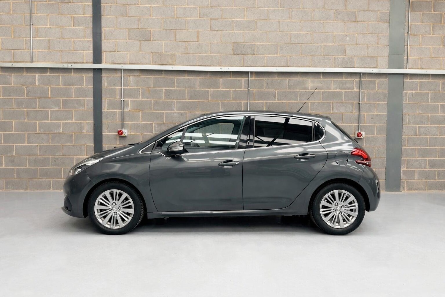 Used Peugeot 208 2017 for sale - 78045619: Photo 9