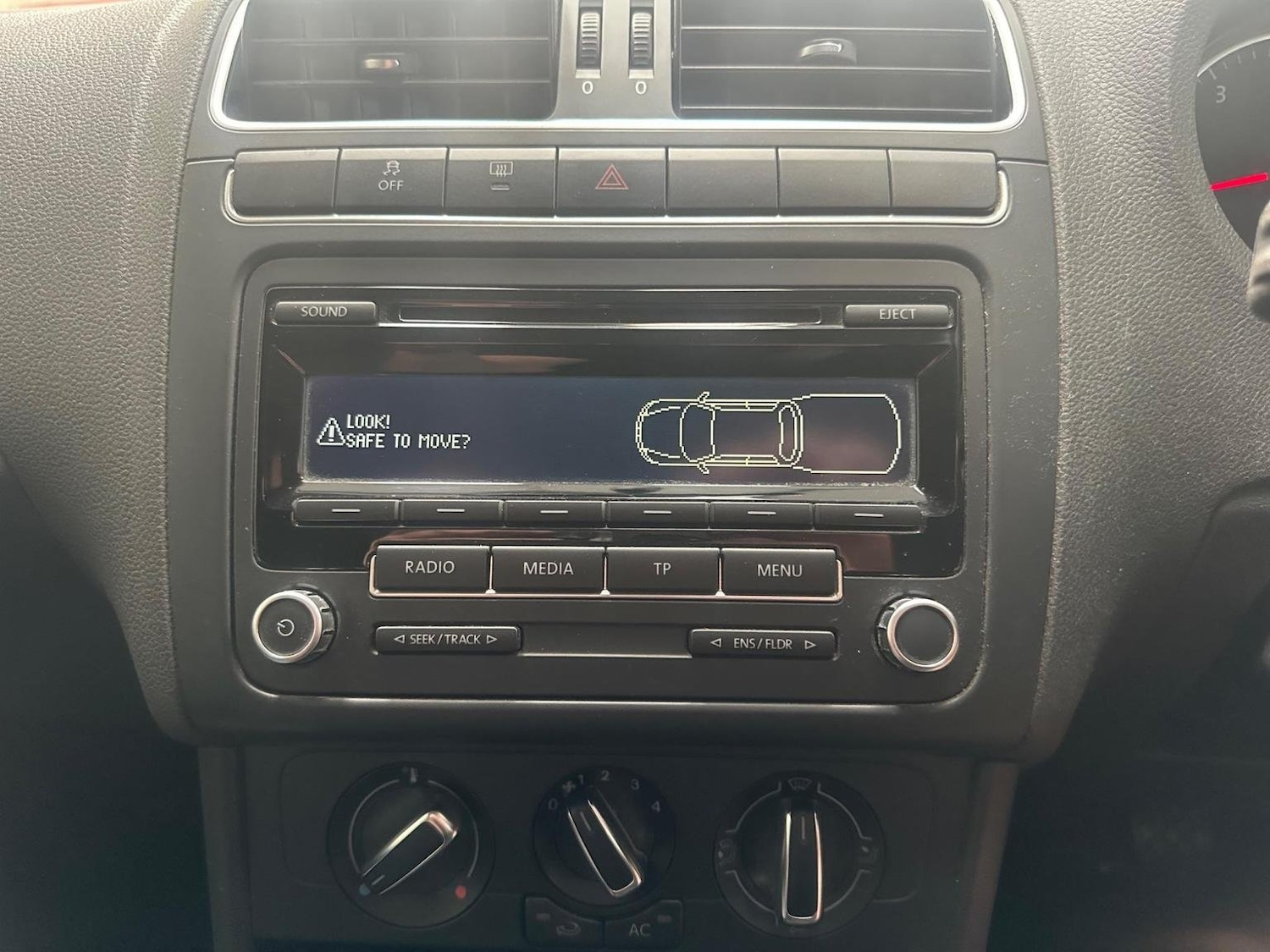 Used Volkswagen Polo 2014 for sale - 76945395: Photo 33