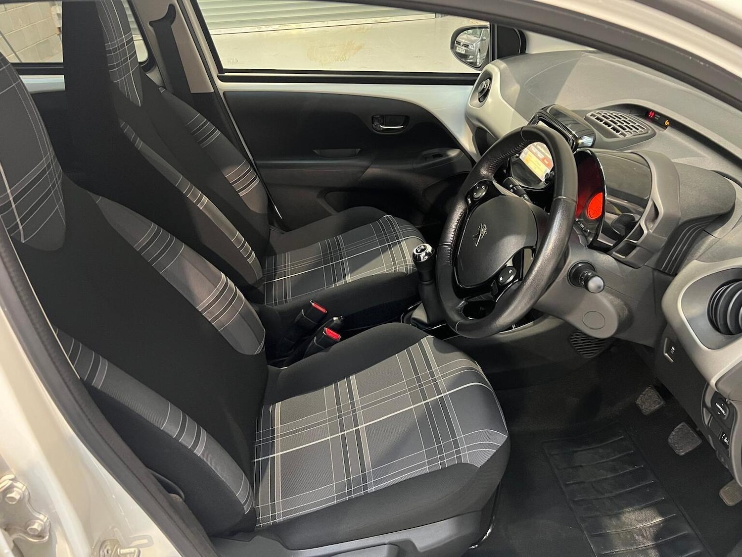 Used Peugeot 108 2017 for sale - 76945396: Photo 13