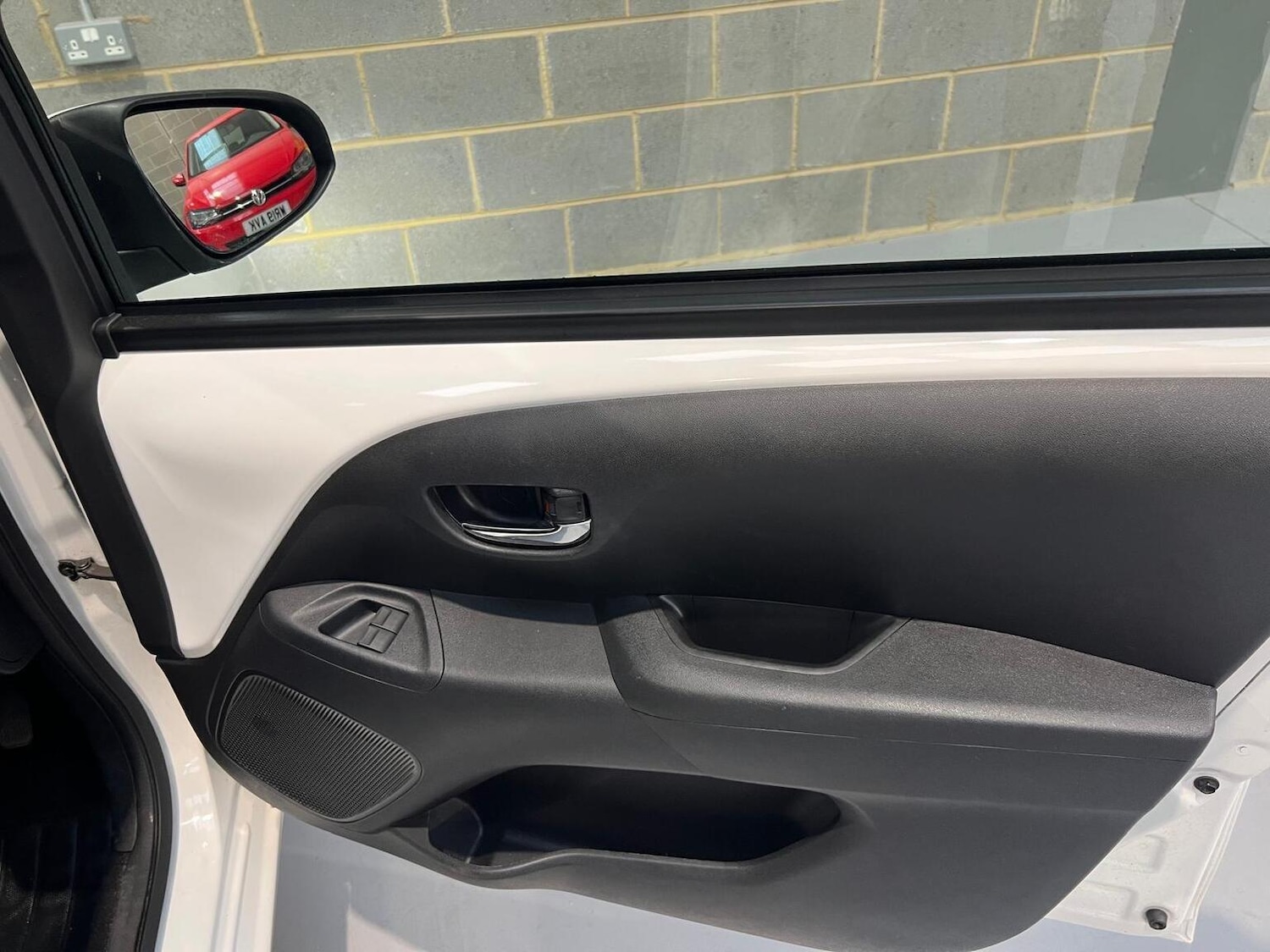 Used Peugeot 108 2017 for sale - 76945396: Photo 31