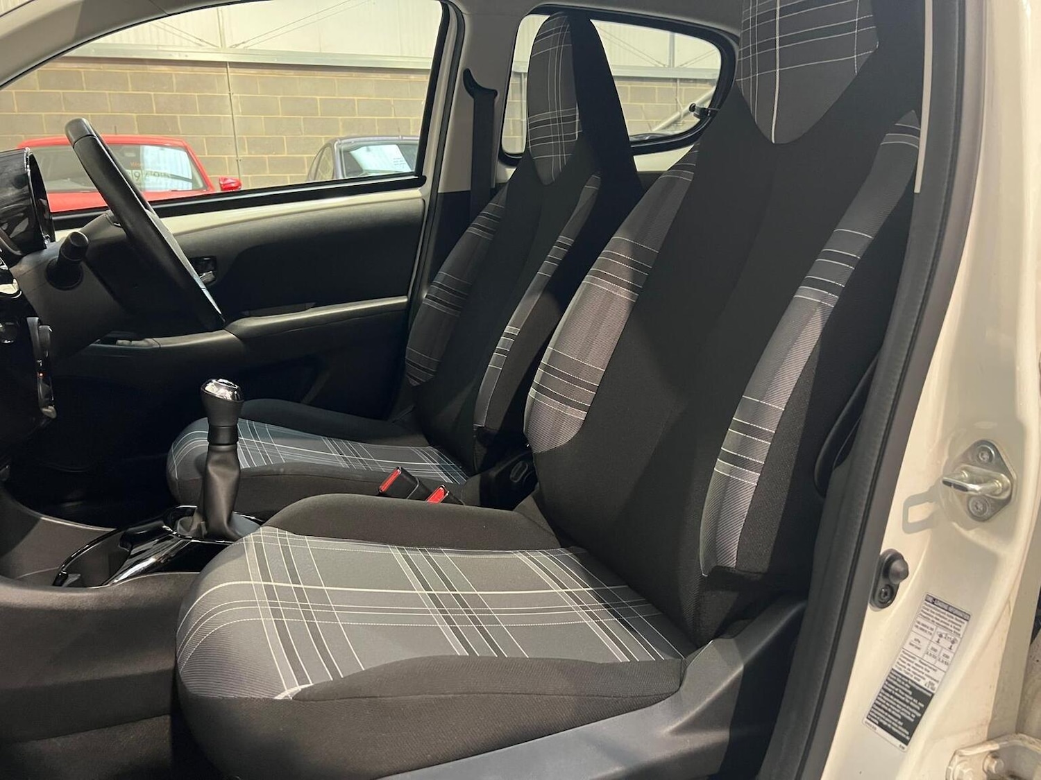 Used Peugeot 108 2017 for sale - 76945396: Photo 38