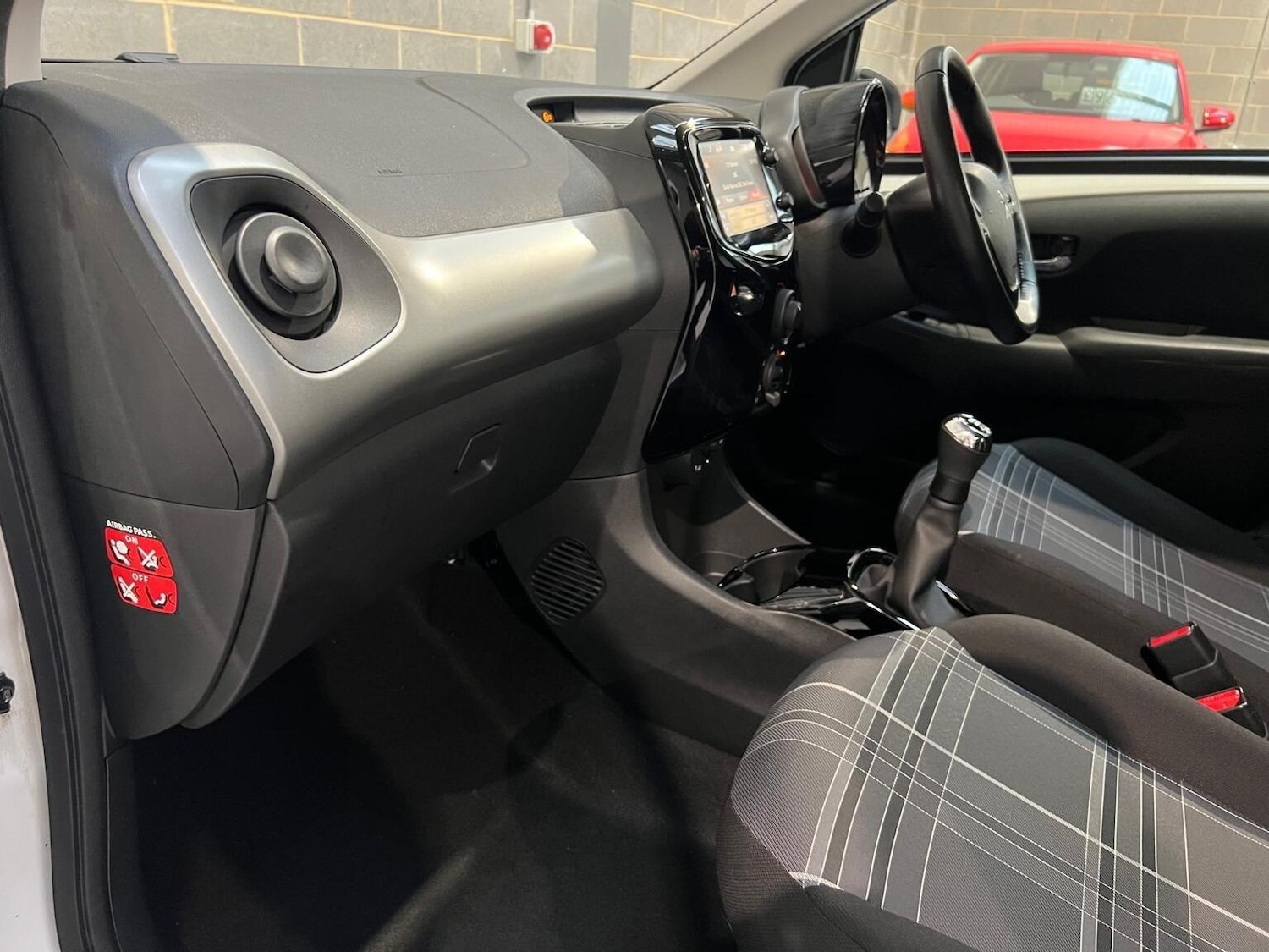 Used Peugeot 108 2017 for sale - 76945396: Photo 39