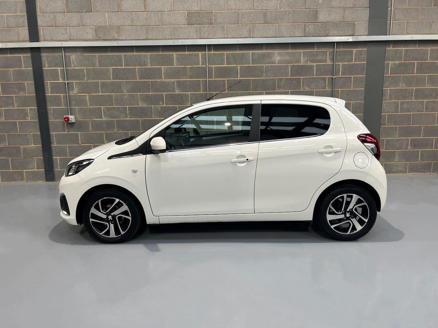 Used Peugeot 108 2017 for sale - 76945396: Photo 6