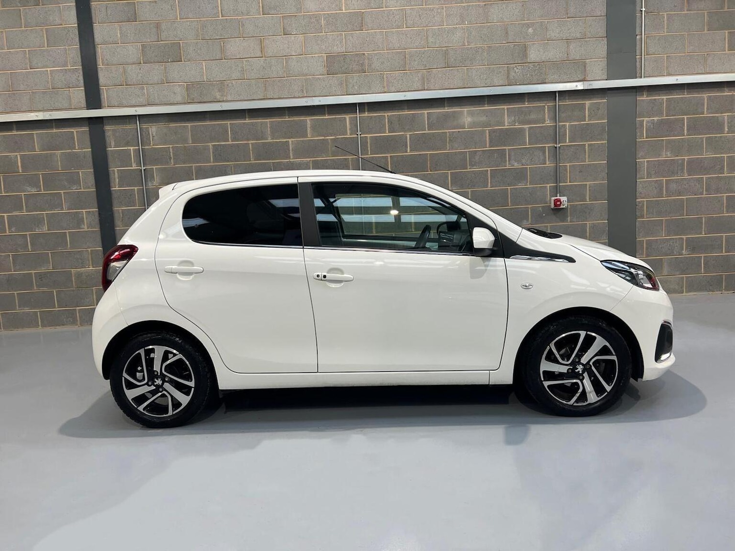 Used Peugeot 108 2017 for sale - 76945396: Photo 8