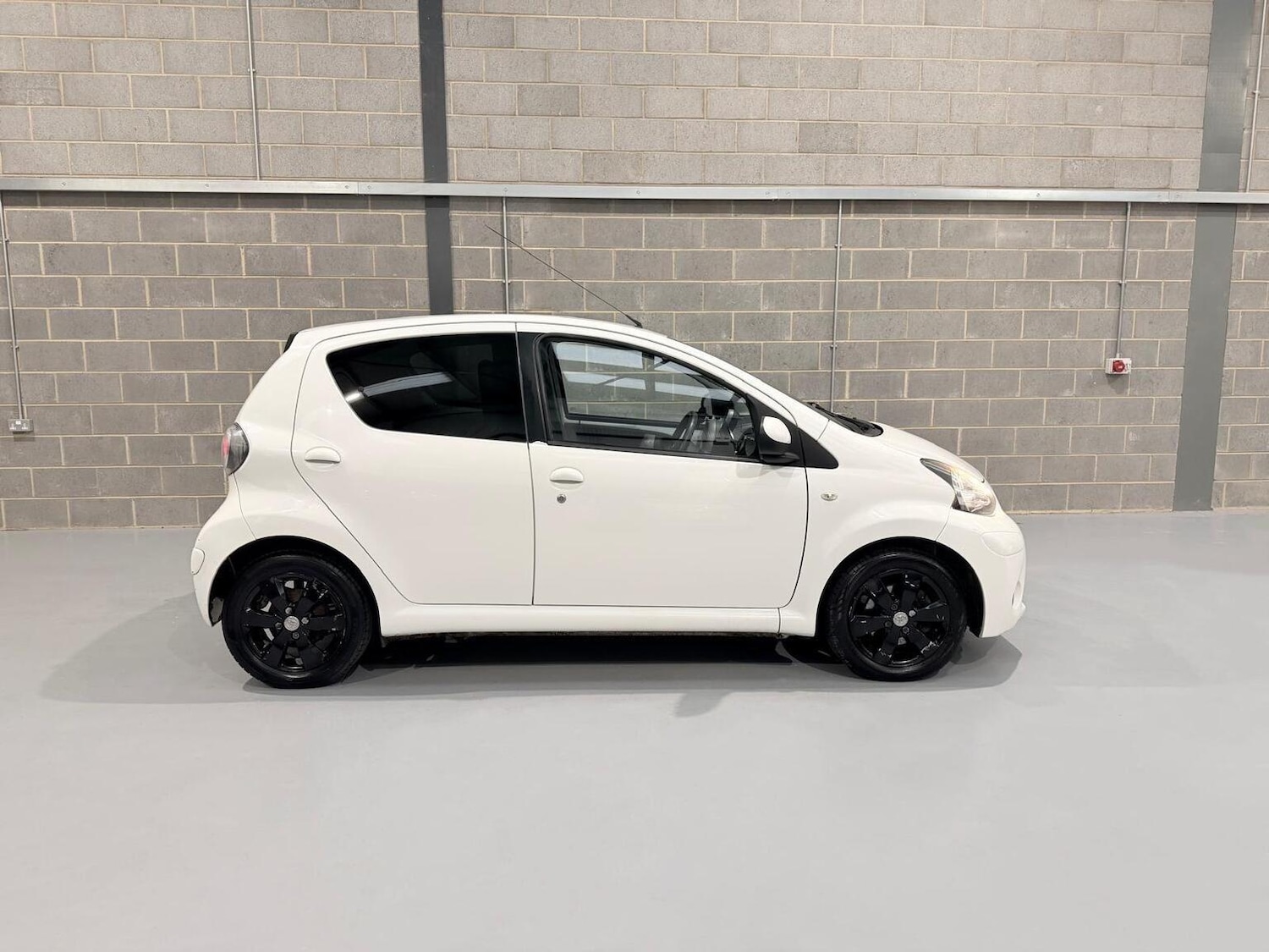 Used Toyota AYGO 2012 for sale - 77431406: Photo 9