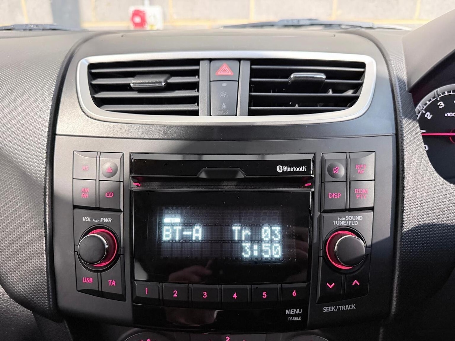 Used Suzuki Swift 2014 for sale - 77977131: Photo 35