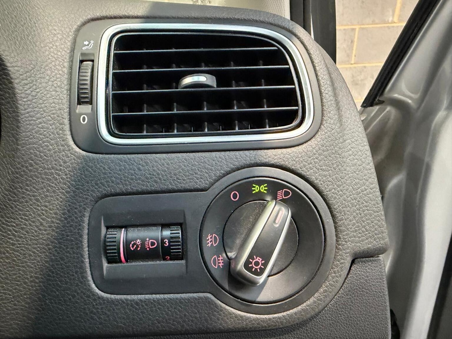 Used Volkswagen Polo 2011 for sale - 77314093: Photo 20