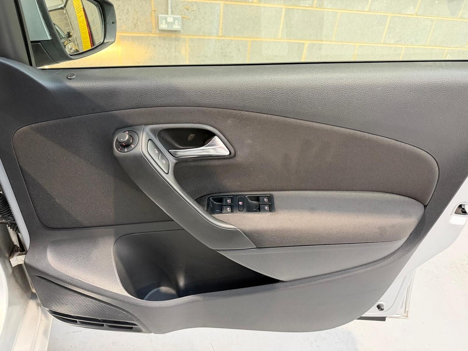 Used Volkswagen Polo 2011 for sale - 77314093: Photo 25