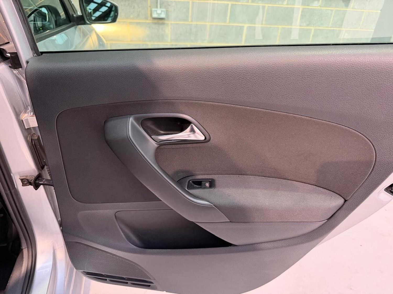 Used Volkswagen Polo 2011 for sale - 77314093: Photo 27