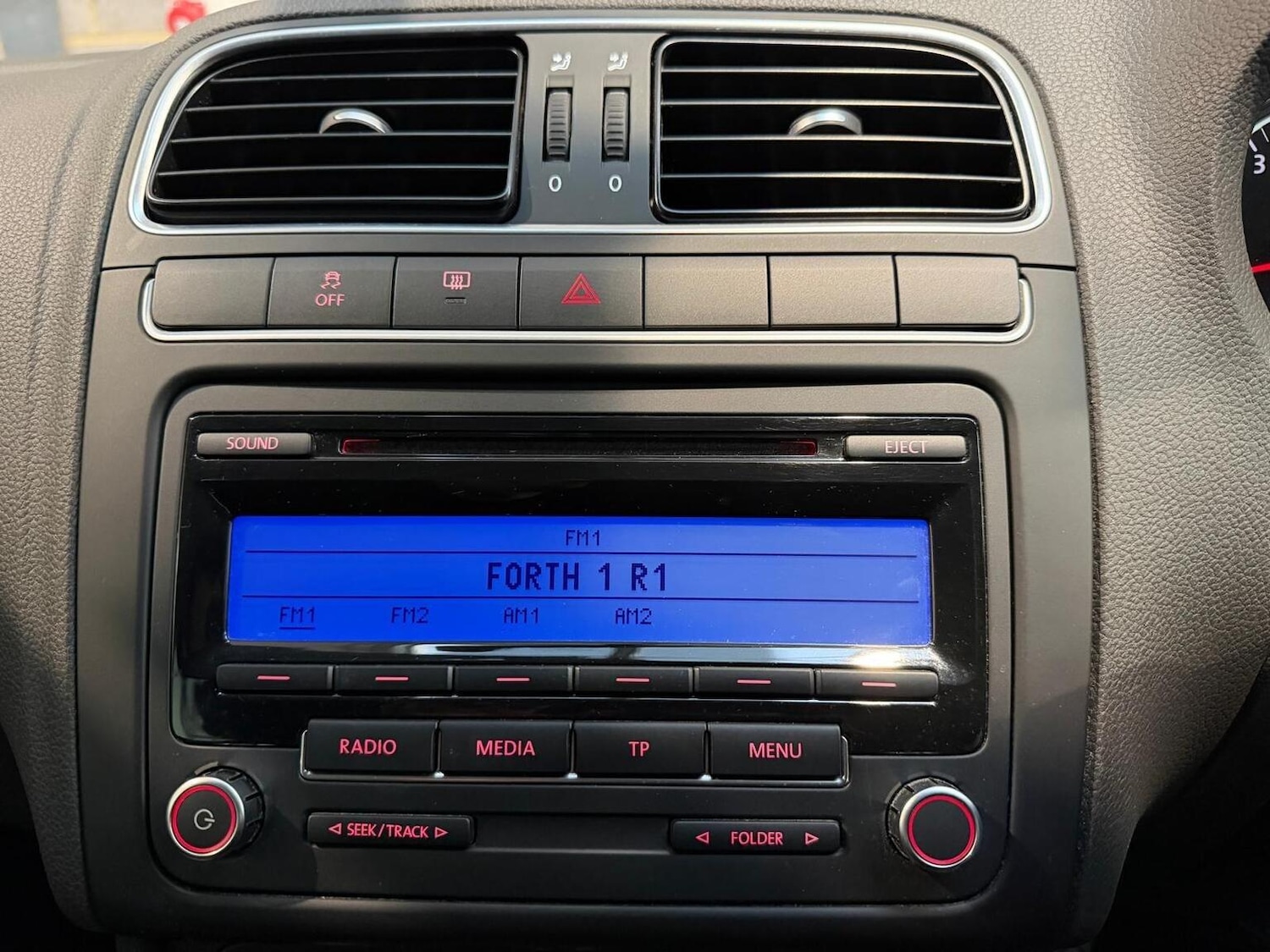 Used Volkswagen Polo 2011 for sale - 77314093: Photo 32