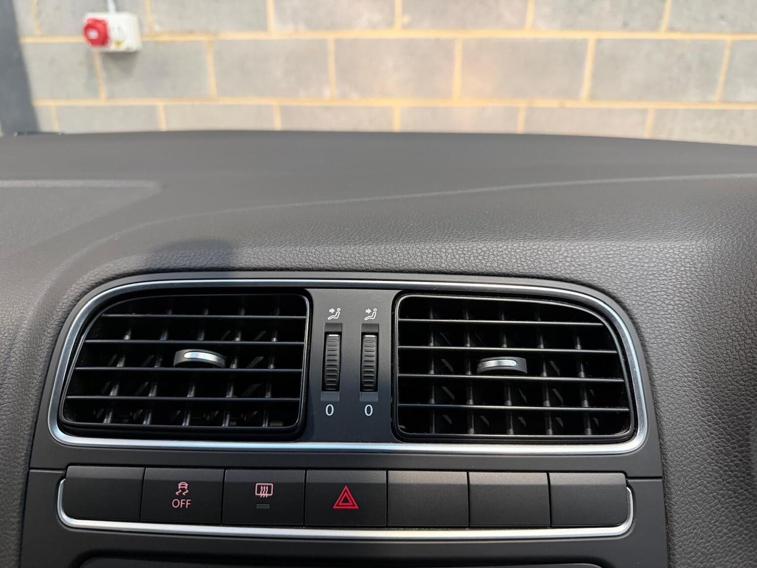 Used Volkswagen Polo 2011 for sale - 77314093: Photo 34