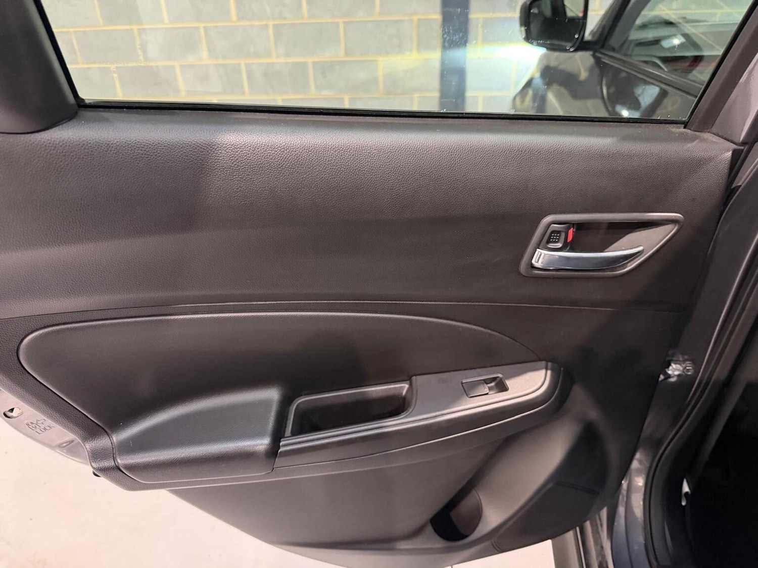 Used Suzuki Swift 2018 for sale - 77474843: Photo 30