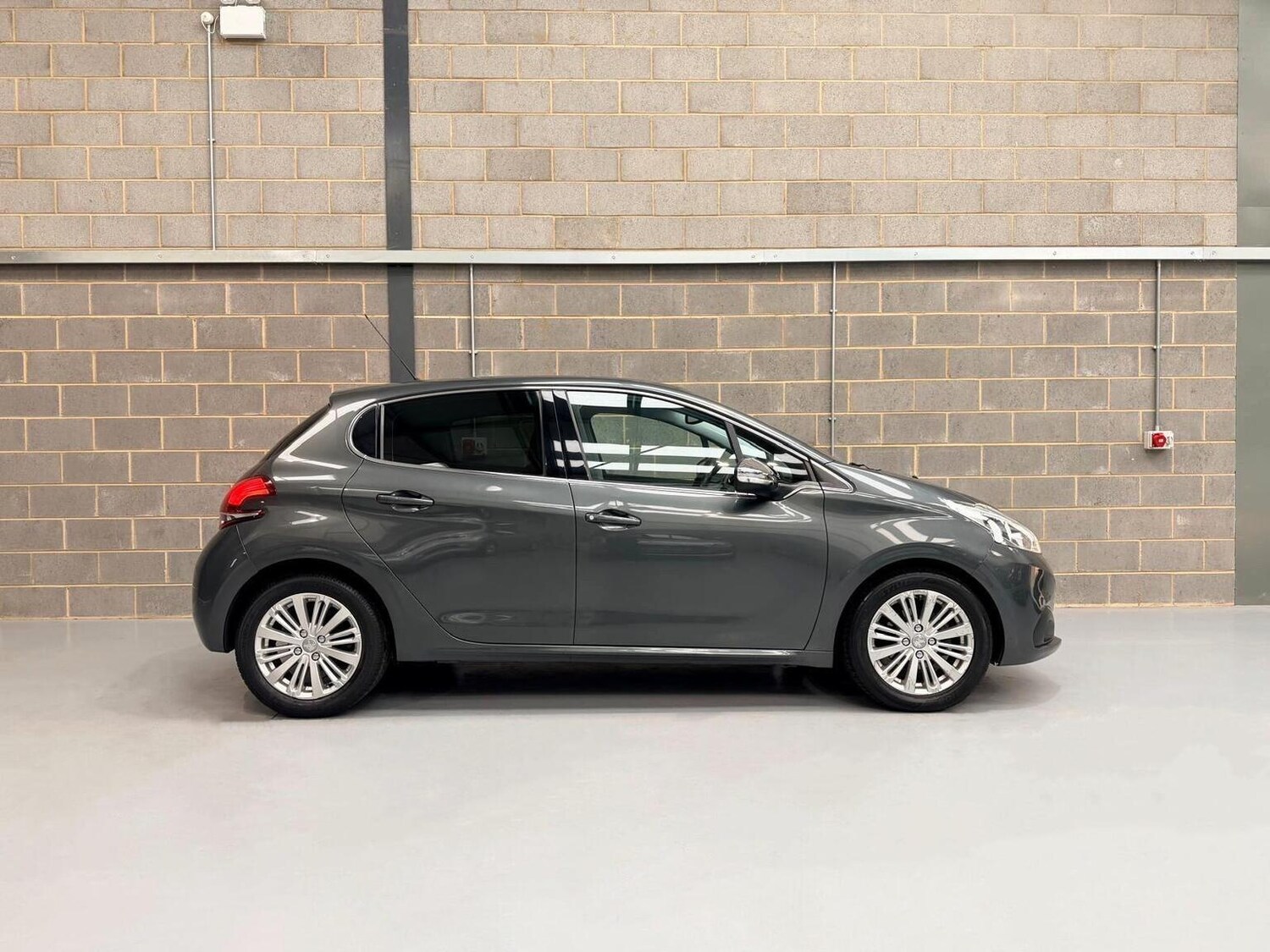 Used Peugeot 208 2017 for sale - 78197986: Photo 11