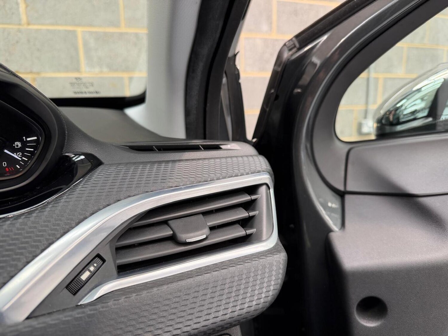 Used Peugeot 208 2017 for sale - 78197986: Photo 29