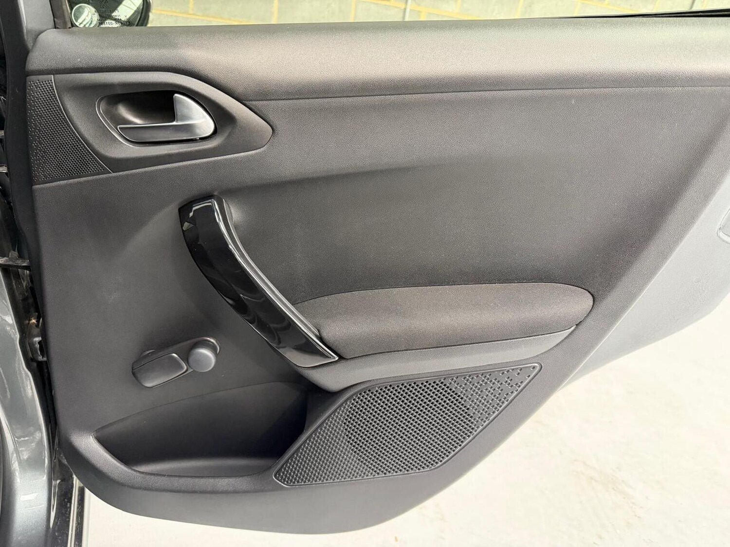 Used Peugeot 208 2017 for sale - 78197986: Photo 35