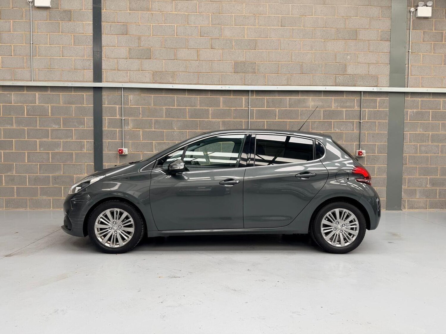 Used Peugeot 208 2017 for sale - 78197986: Photo 8
