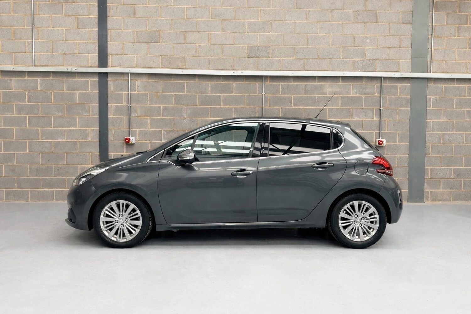 Used Peugeot 208 2017 for sale - 78197986: Photo 9