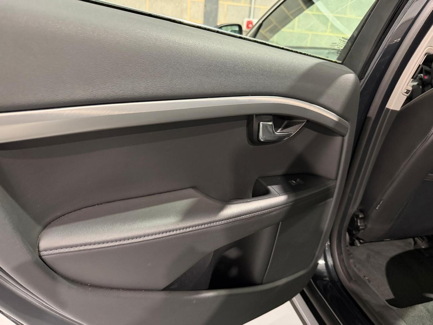 Used Volvo V70 2013 for sale - 77541681: Photo 32