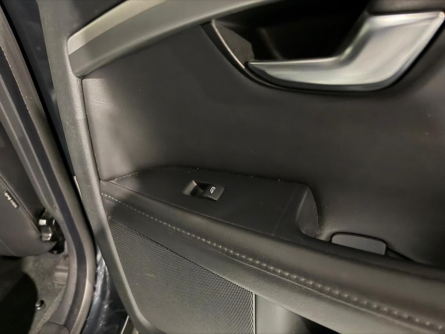 Used Volvo V70 2013 for sale - 77541681: Photo 33