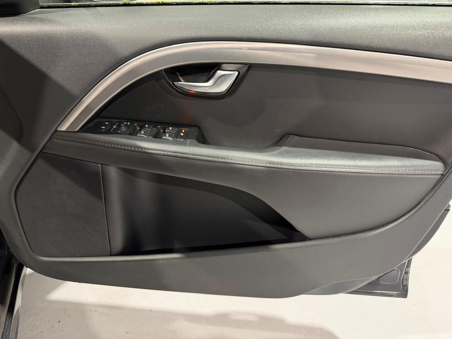 Used Volvo V70 2013 for sale - 77541681: Photo 35