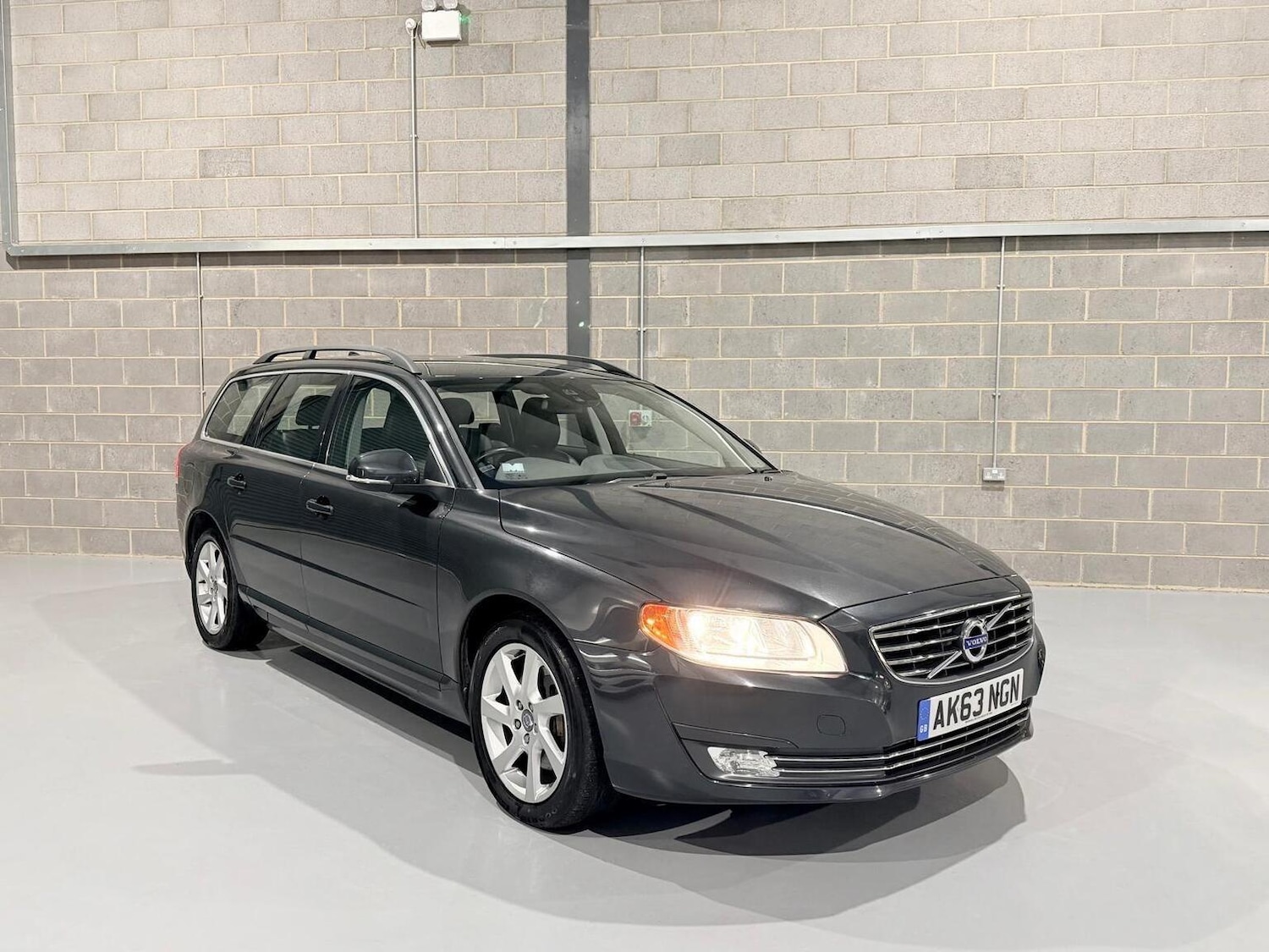 Used Volvo V70 2013 for sale - 77541681: Photo 5