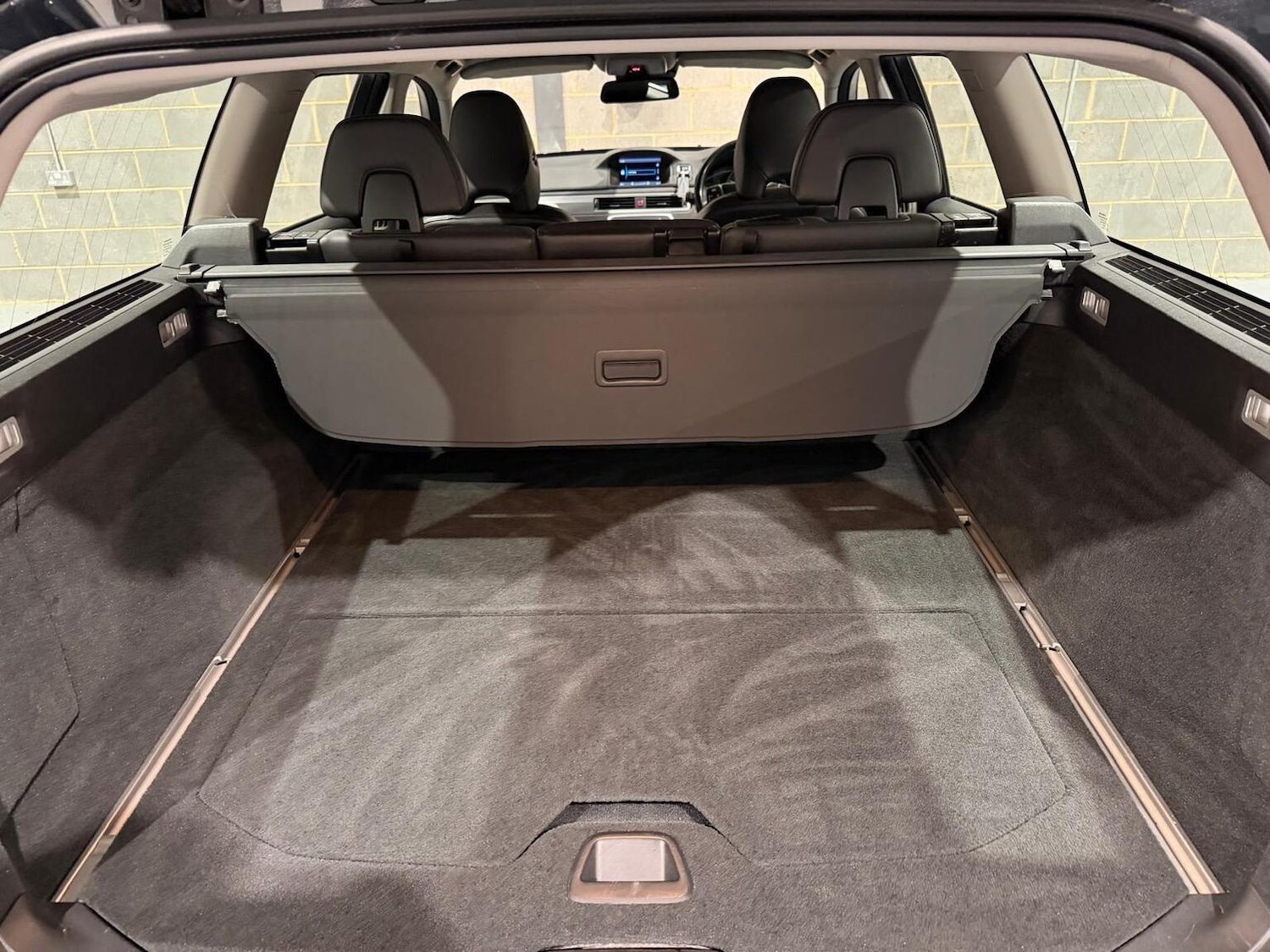 Used Volvo V70 2013 for sale - 77541681: Photo 52