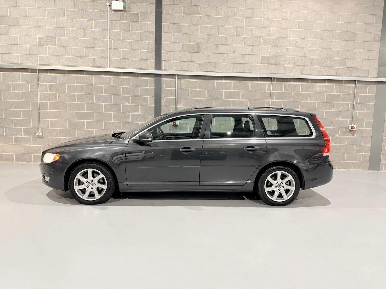 Used Volvo V70 2013 for sale - 77541681: Photo 6