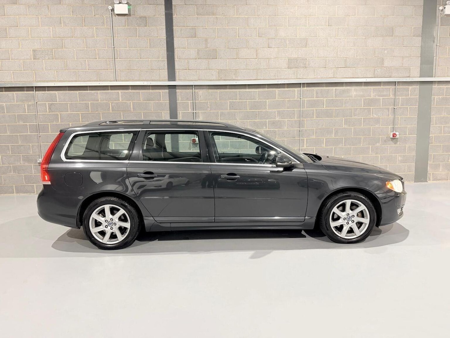 Used Volvo V70 2013 for sale - 77541681: Photo 8